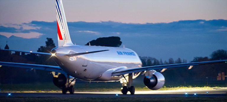 Speed and Comfort: Why the Taxi Wins for LYS Arrivals