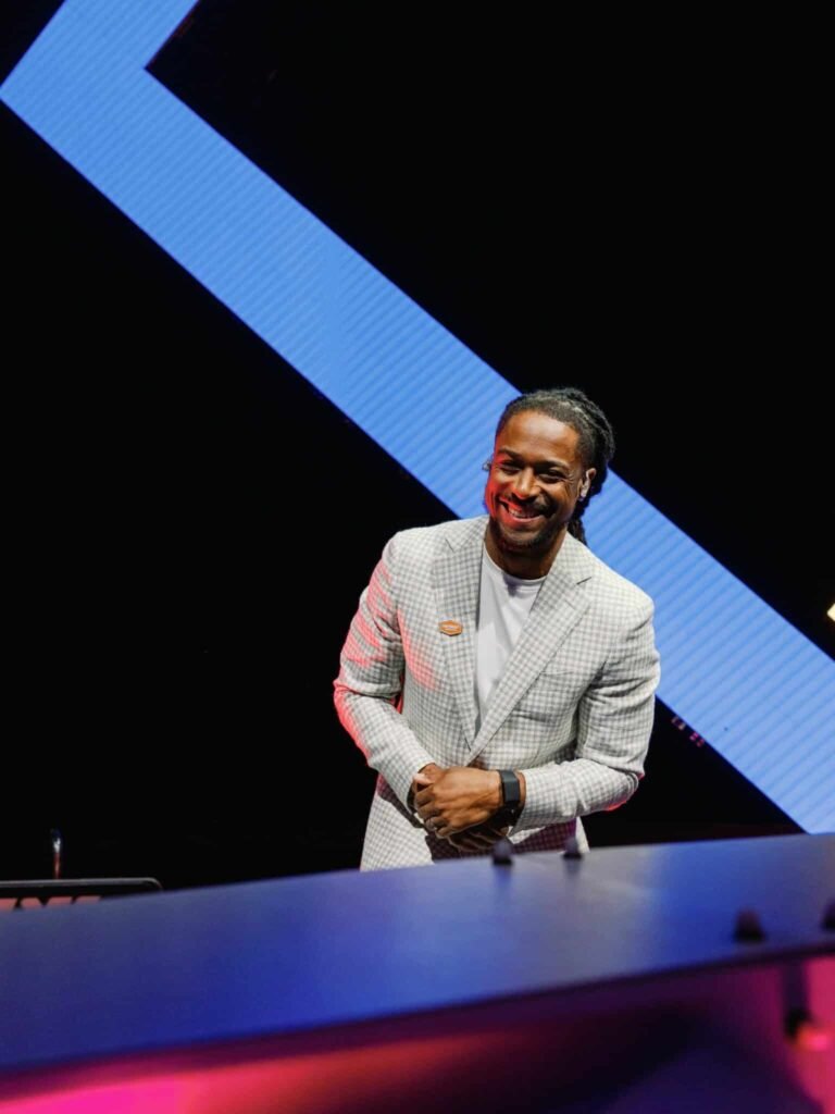 Conference Emcee Strategies for Smooth and Memorable Corporate Gatherings