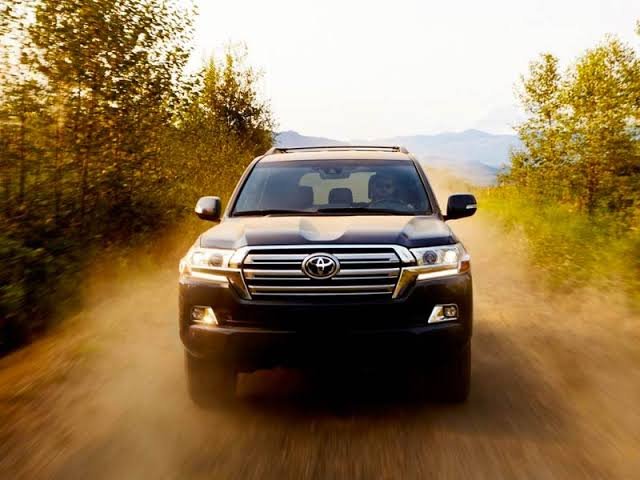 Chauffeur Hire Cape Town: The Perfect Solution for Business and Leisure Transportation